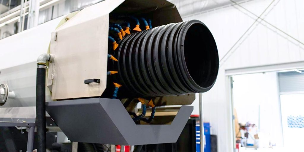 Factory machine extruding plastic pipe
